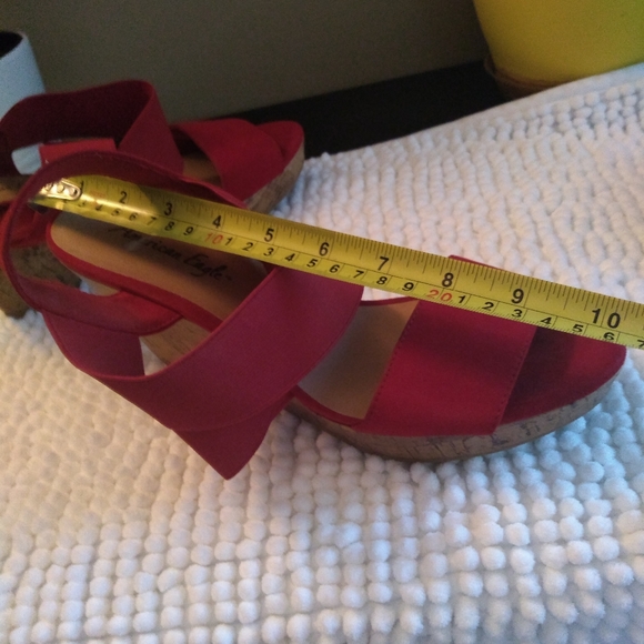American Eagle wedge Red sandals - Picture 6 of 10
